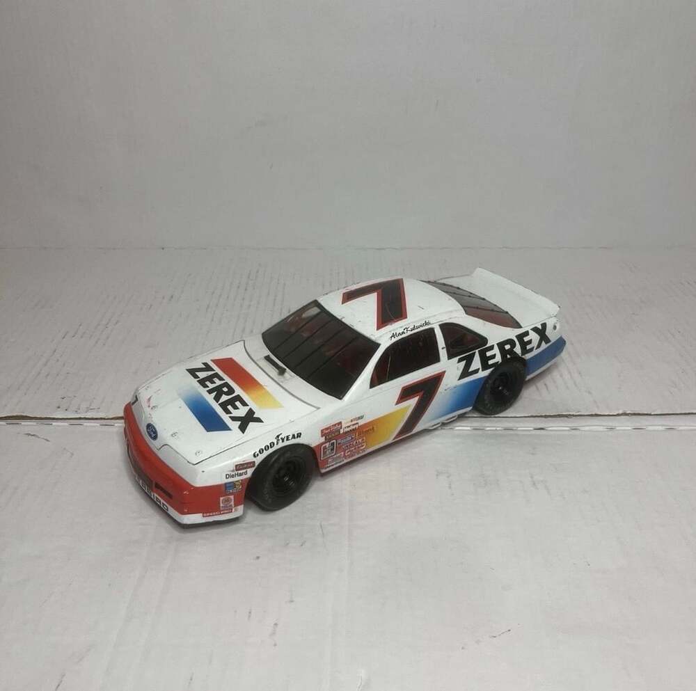 AMT Alan Kulwicki #7 Zerex Thunderbird 1:25 Scale Model Car
